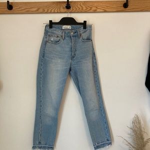WOMENS BLUE HIGH RISE MOM JEANS ABERCROMBIE & FITCH SIZE 24/00 short